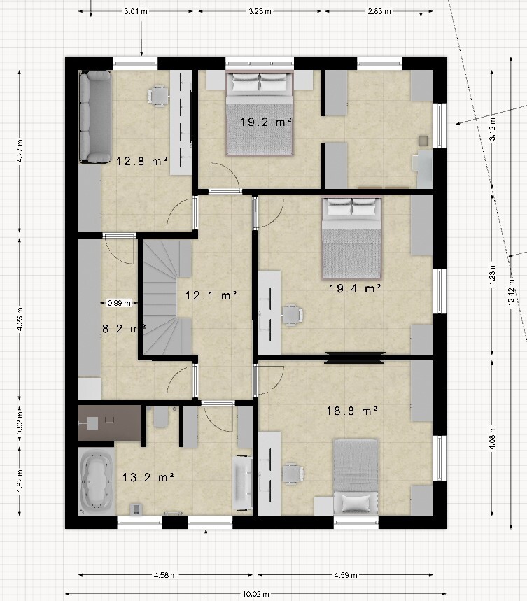 Grundriss eines Hauses mit mehreren Zimmern, Bad, Treppenhaus und Möbeln.