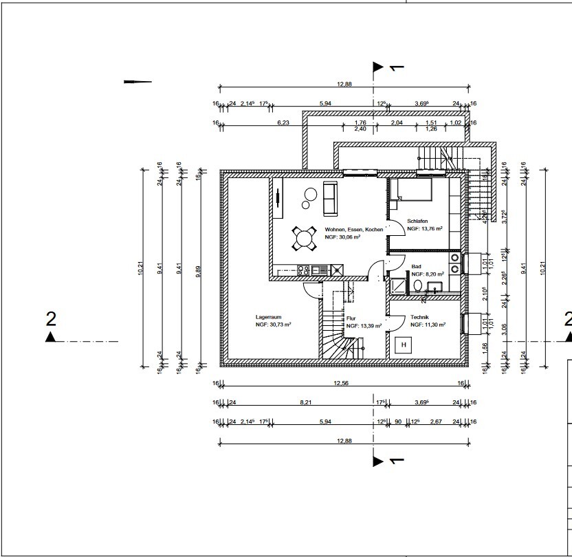 Grundriss eines Hauses: offener Wohn-/Ess-/Kochbereich, Schlafraum, Bad, Flur, Technik/Lagerraum.