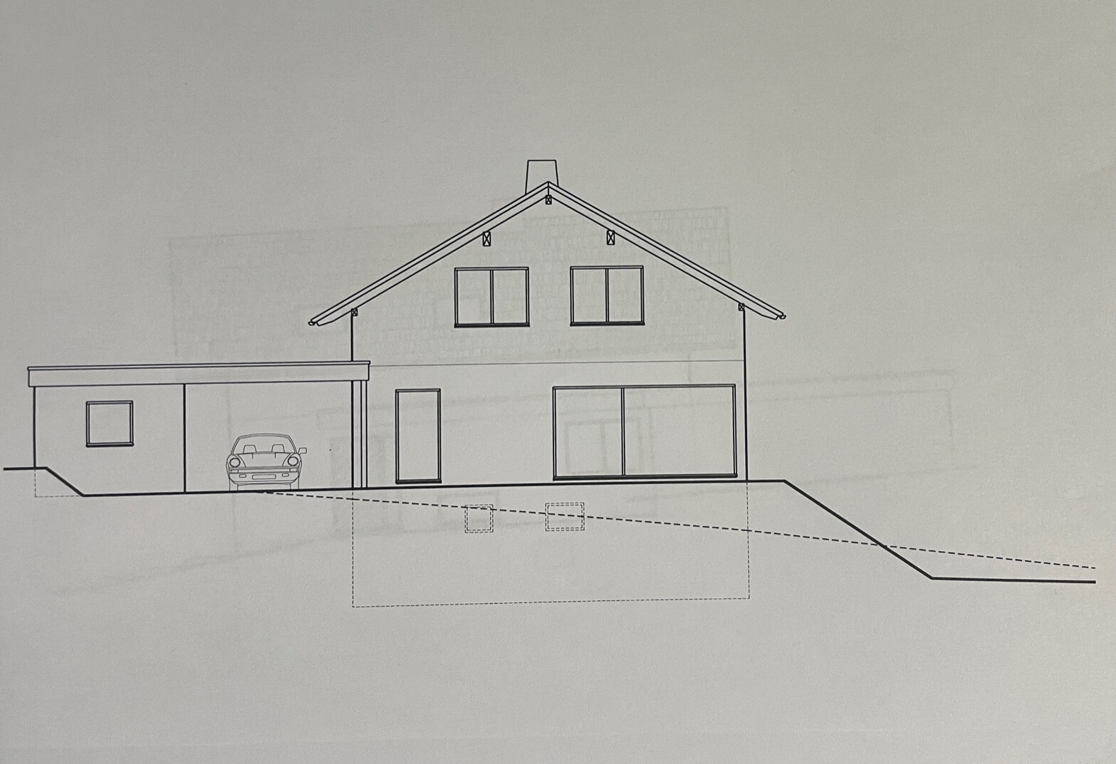 Architekturzeichnung eines Hauses mit Satteldach, Garage und Hanglage – klare Linien.