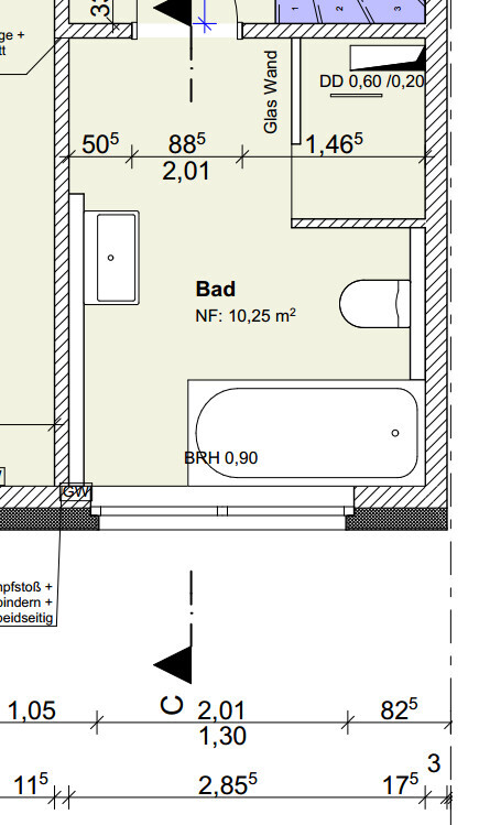 Grundriss eines Badezimmers mit Badewanne, Toilette und Waschbecken, 10,25 m²
