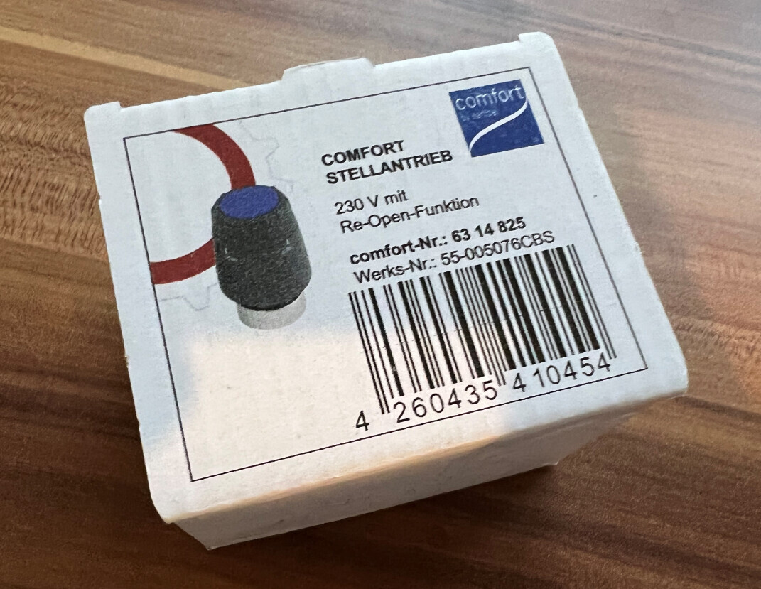Kleine weiße Box mit Barcode, Etikett COMFORT STELLANTRIEB, Abbildung eines schwarzen Zylinders.