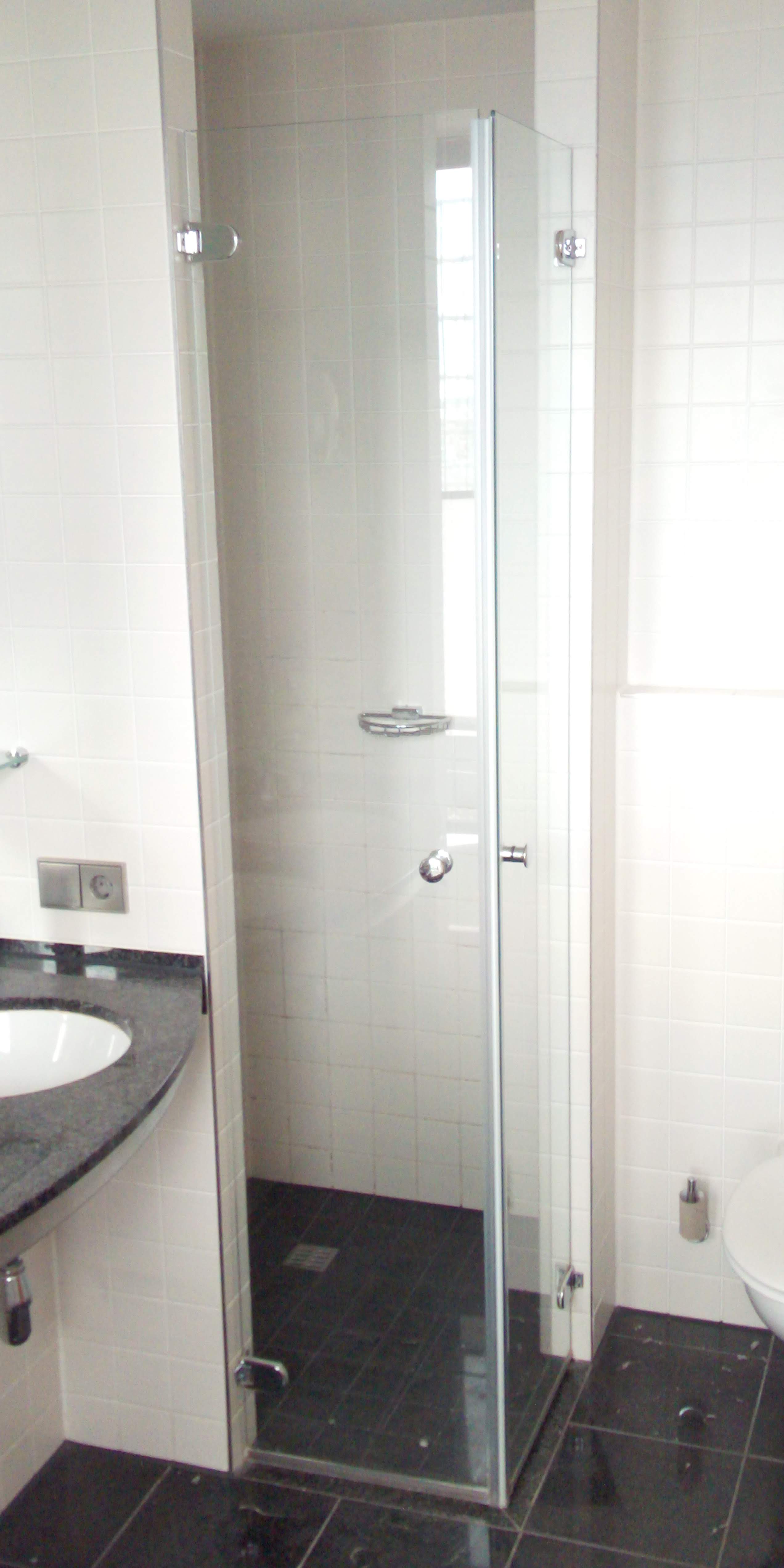 komplettes-badezimmer-aus-dem-swisshotel-abbauen-und-mitnehmen-313716-5.jpg