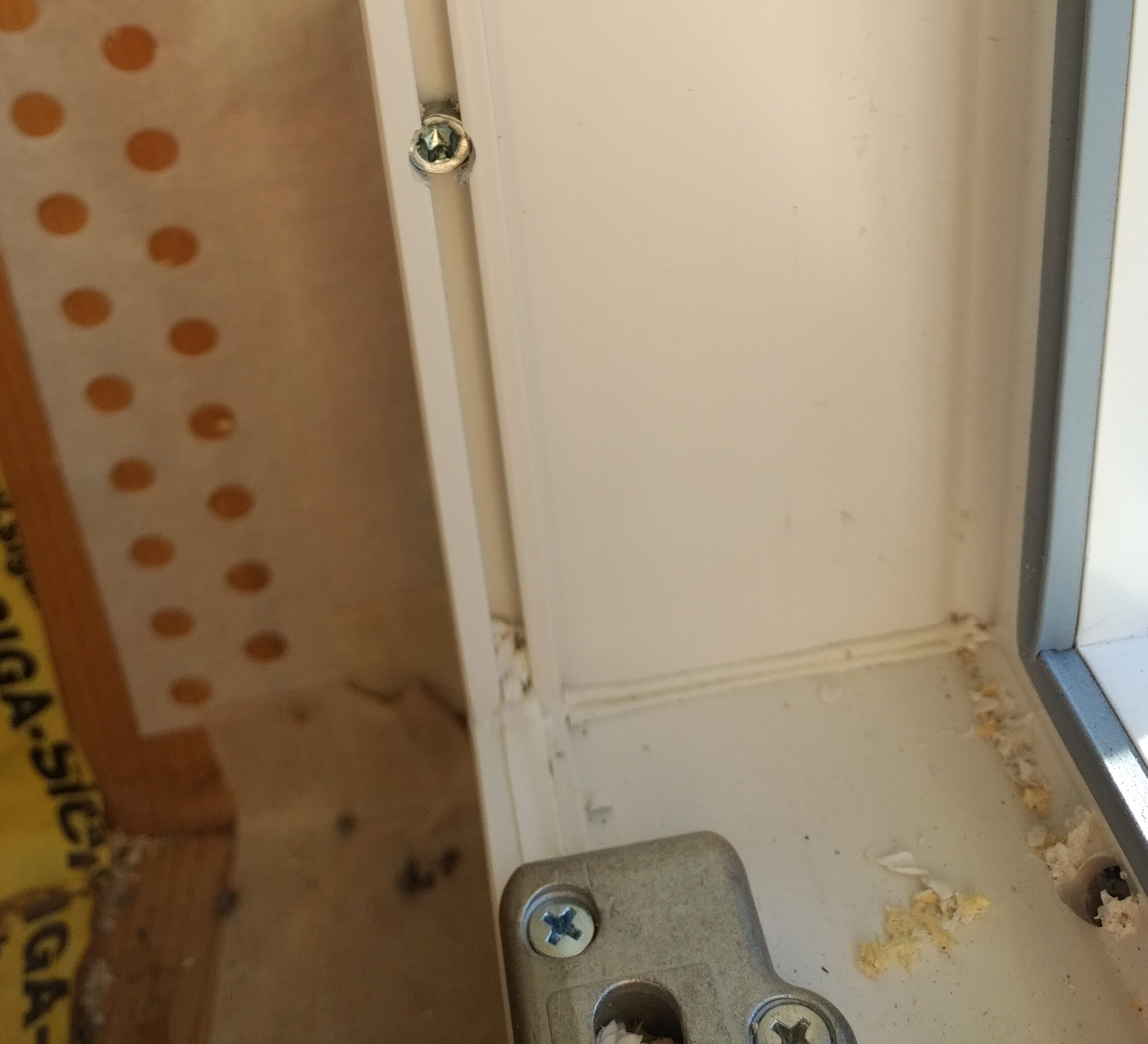 kompriband-zwischen-verblender-und-fenster-mit-luftspalt-287427-4.jpg