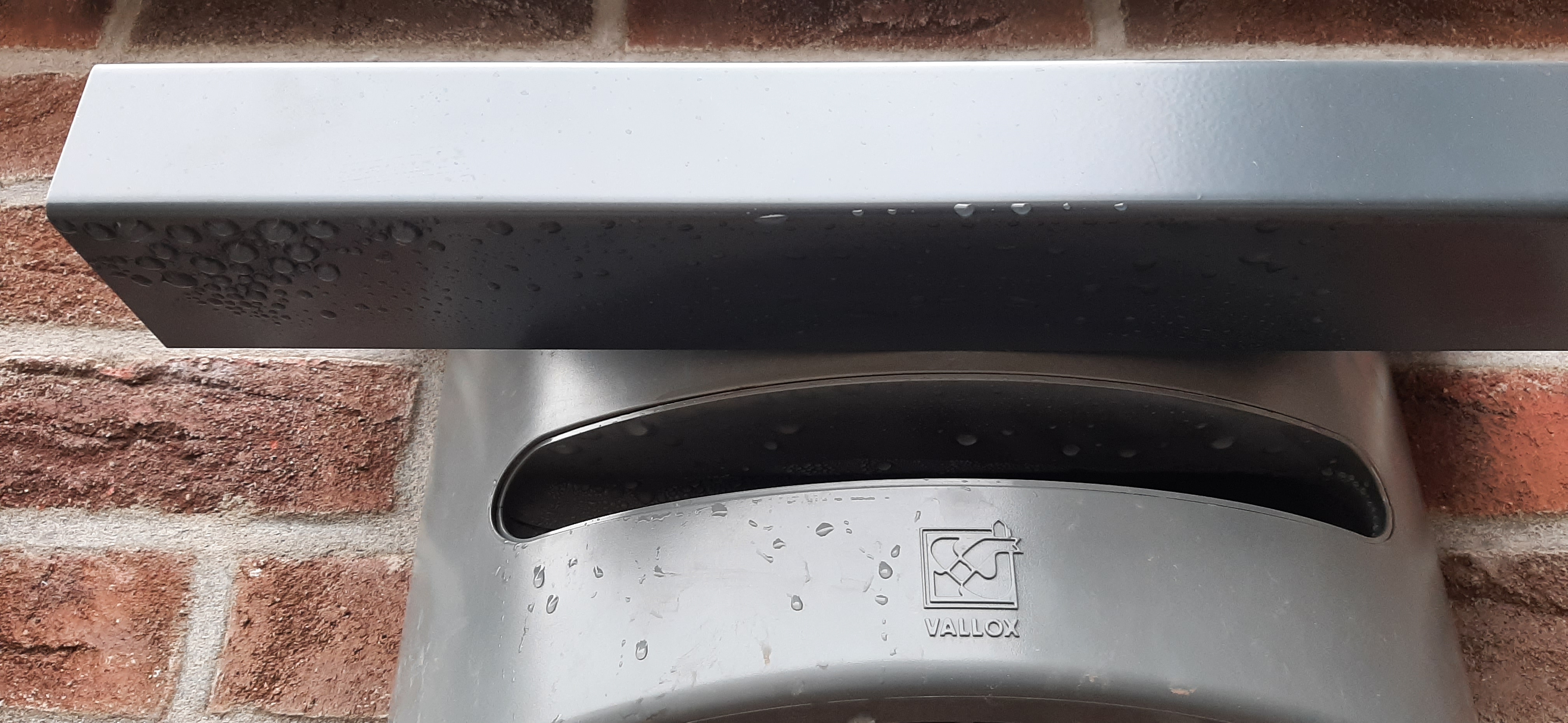 kondensat-an-lueftungsausgang-476427-1.jpg