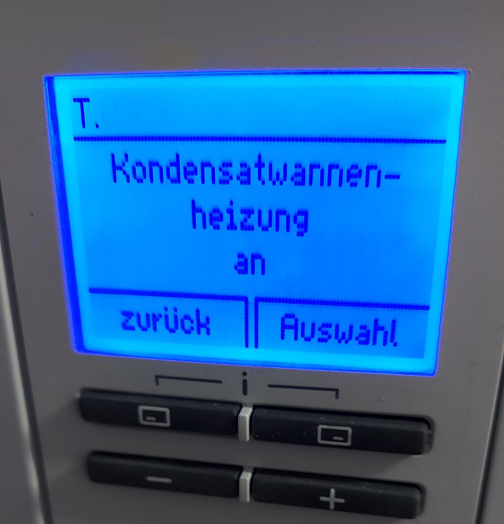 Blau beleuchtetes Display mit Text: Kondensatwarnung, Heizung an; Zurück, Auswahl.