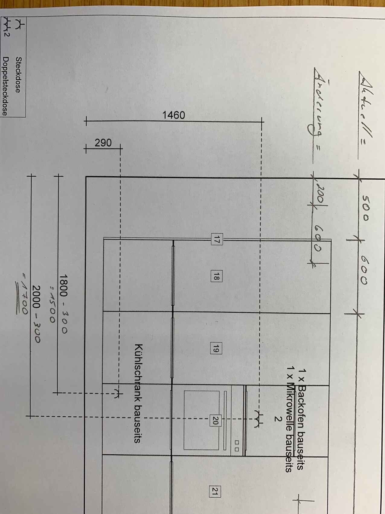 Architektenplan: Küchenbereich im Grundriss mit Abmessungen, Ofen und Mikrowelle