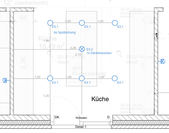 Grundriss einer Küchenplanung mit Steckdosen, Spotbohrungen und Decken-Auslass.
