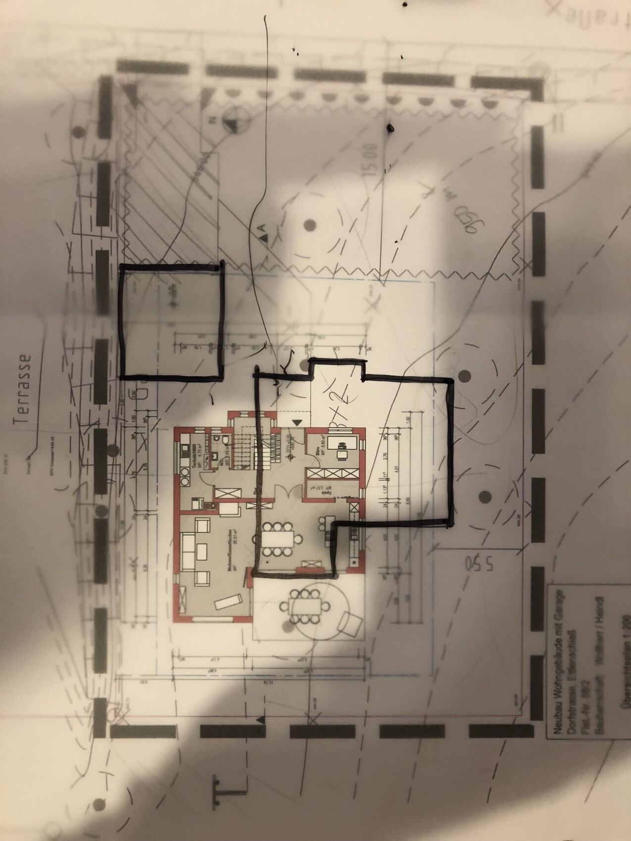 Grundriss eines Hauses mit Küche, Esszimmer und Wohnzimmer, Außenbereich sichtbar