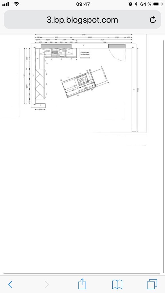 Zweidimensionaler Grundriss einer Kuche mit Insel und Zeilenkueche im Raumplan