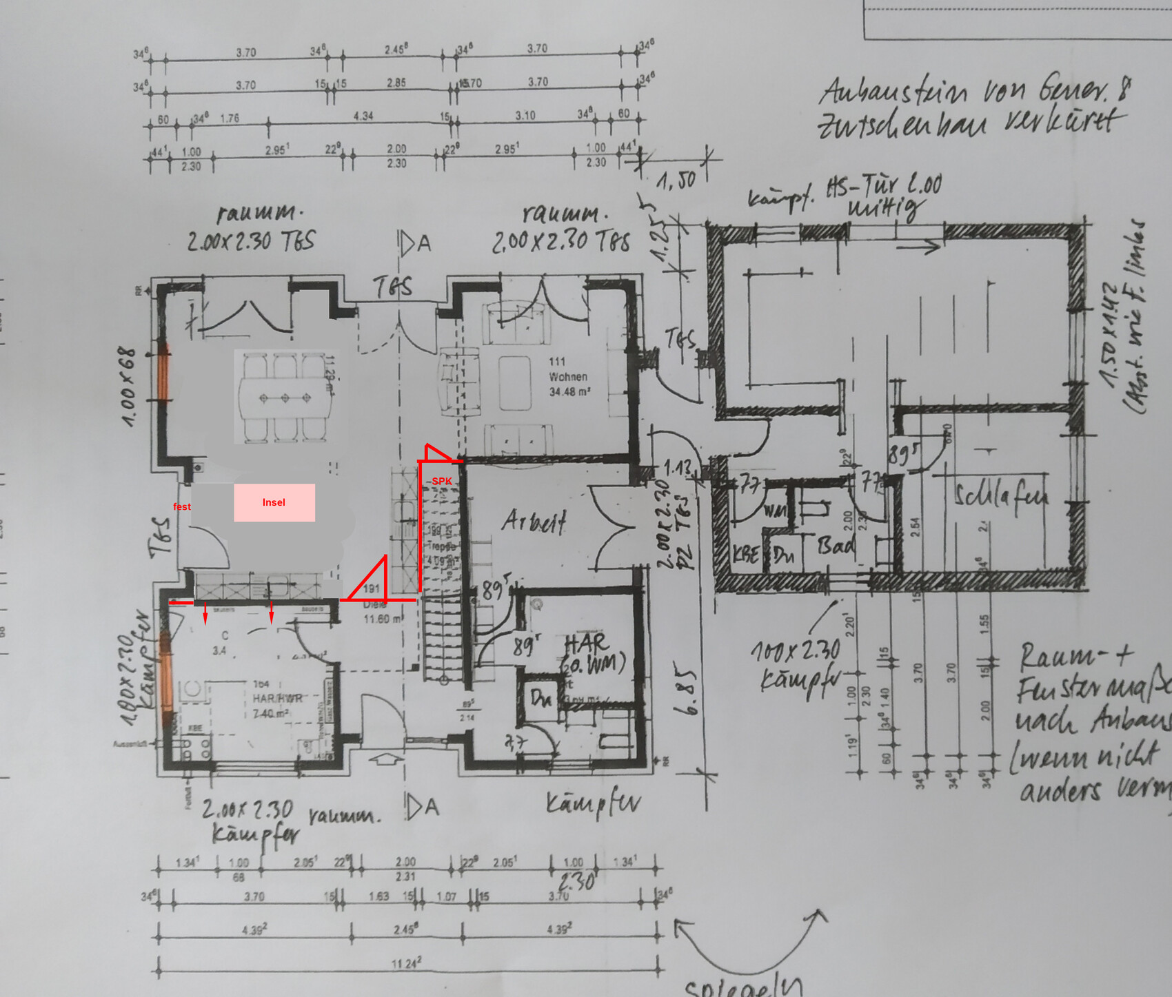 Grundriss eines Hauses mit Küche, Wohnzimmer und Arbeitsbereich