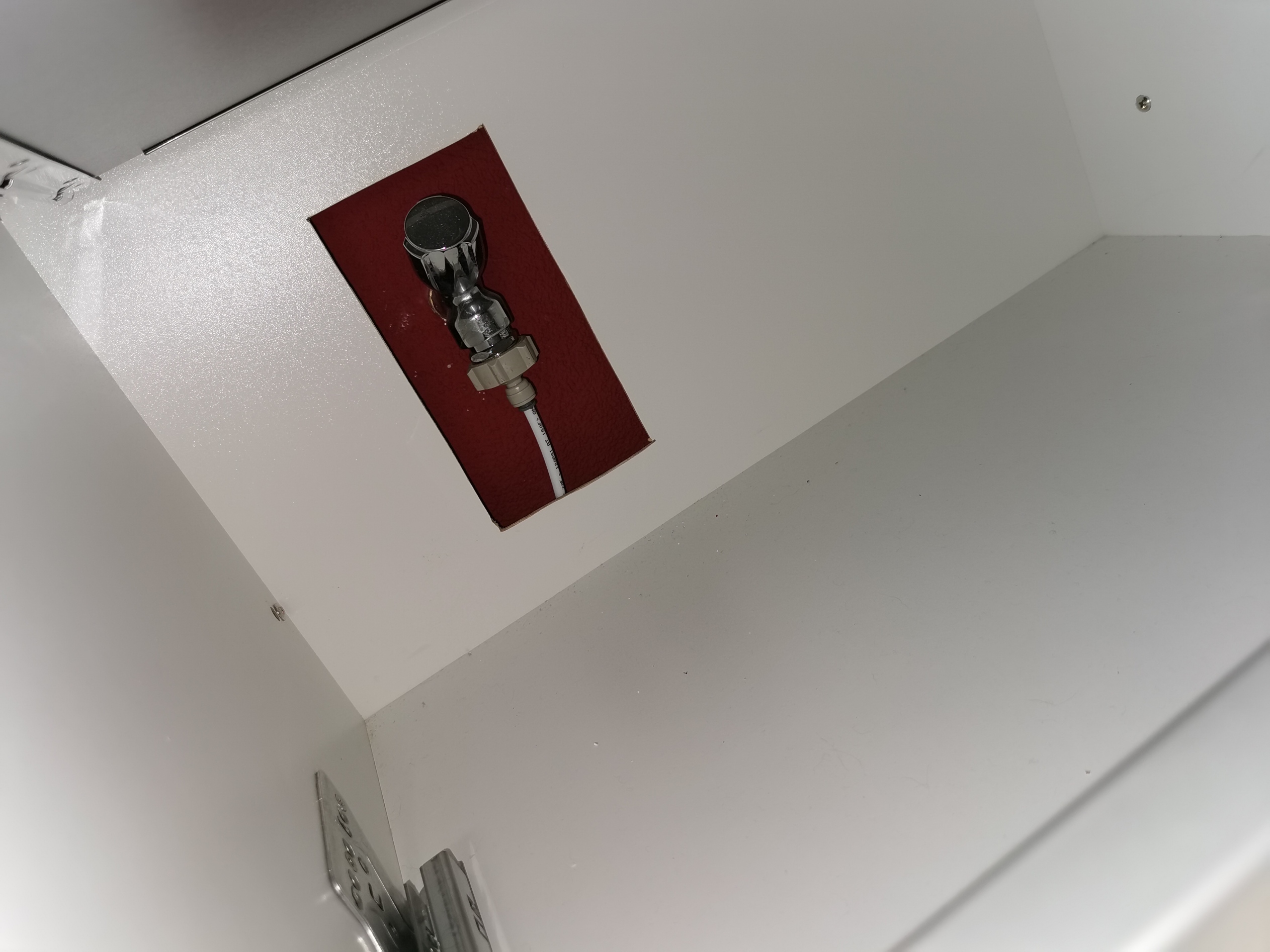 kuehlschrank-mit-festwasseranschluss-595228-1.jpg