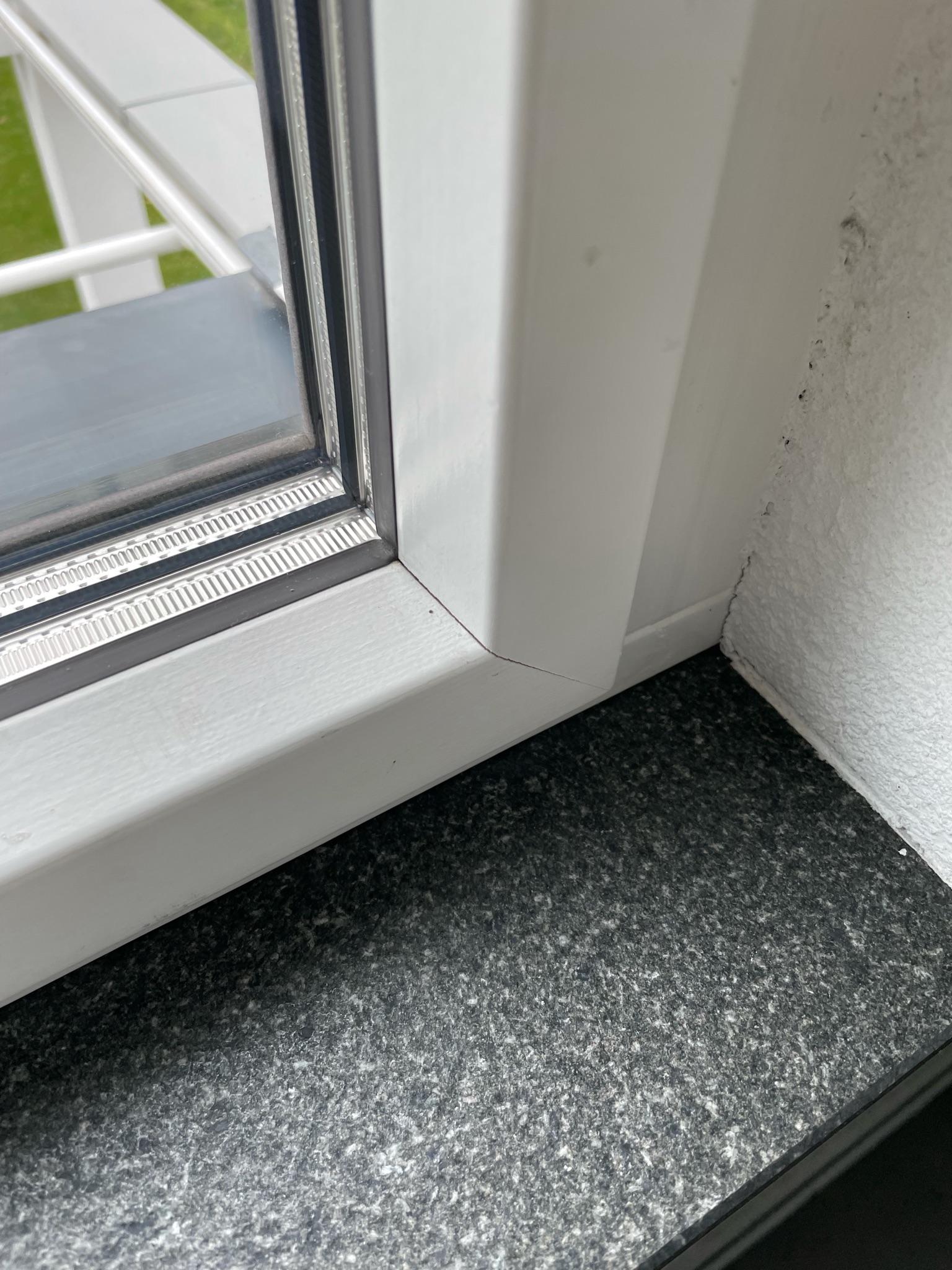 kunststoff-und-holz-alu-fenster-wertigkeit-erkennen-534096-1.jpeg