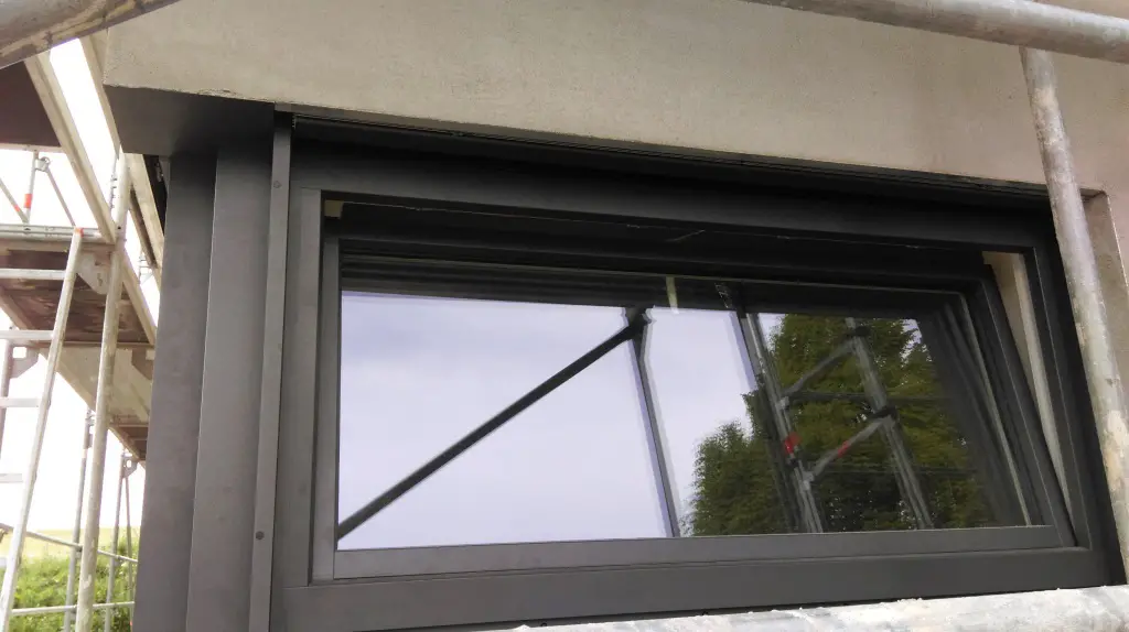kunststofffenster-in-anthrazit-oder-weiss-93713-1.jpg
