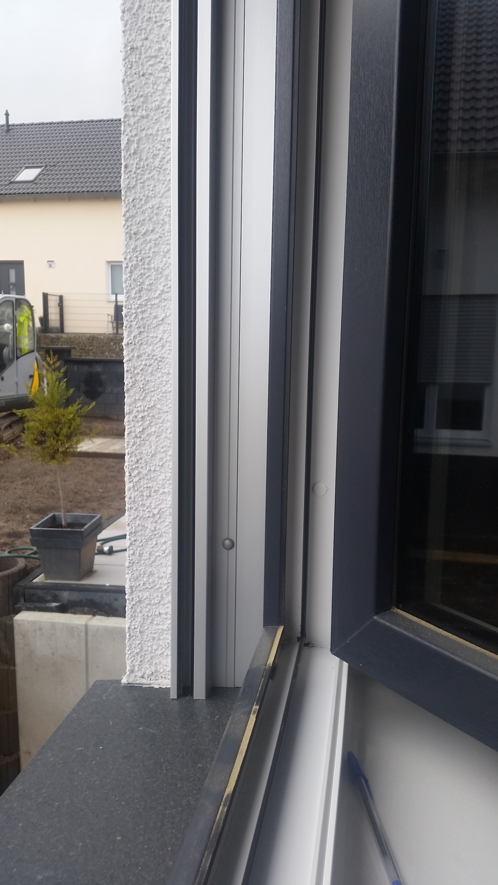 kunststofffenster-knacken-bei-sonnenlicht-waermeausdehnung-260041-1.jpg