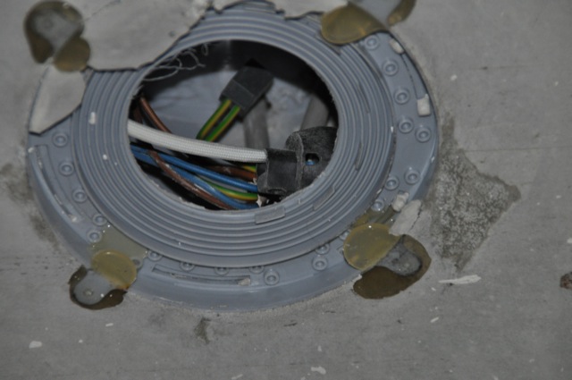 kurze-lampen-einbaugehaeuse-empfehlung-in-betondecke-243643-2.jpg