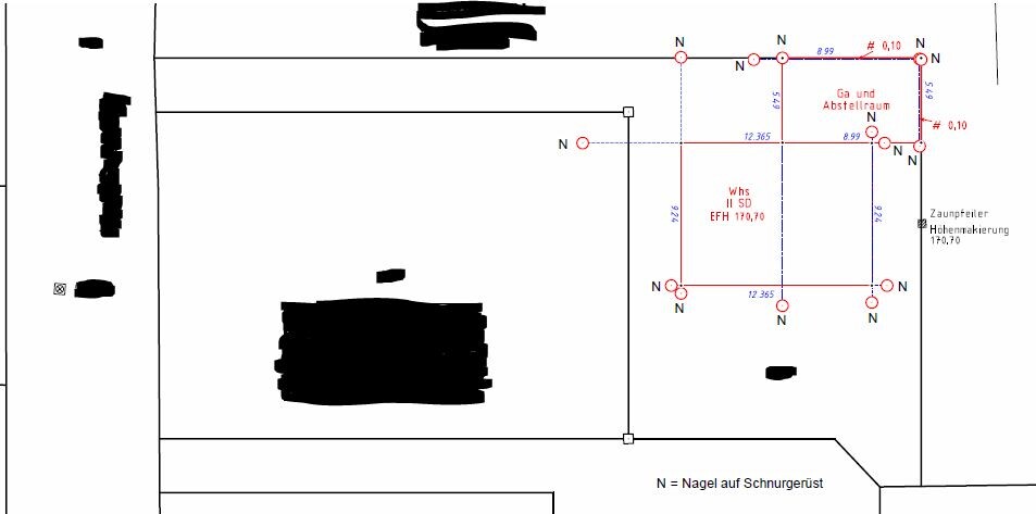Lageplan eines Baugrundstücks mit Grundriss und Nordorientierung