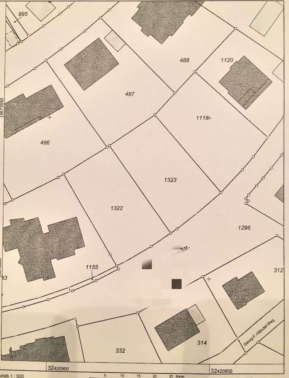 Lageplan mit Parzellengrenzen, Gebäuden und Wegen, Karte der Grundstücke.