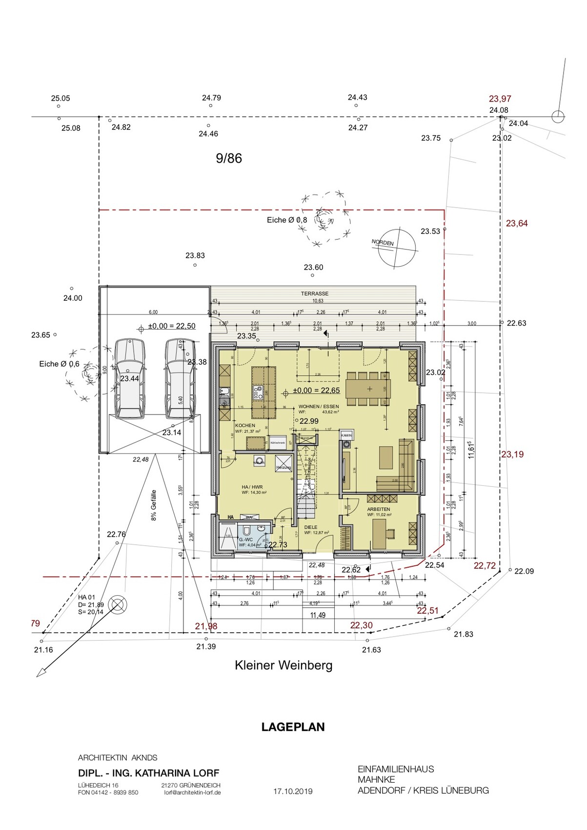 Lageplan eines EFH: Grundriss mit Terrasse, Garage, Wohnzimmer, Küche, Garten.