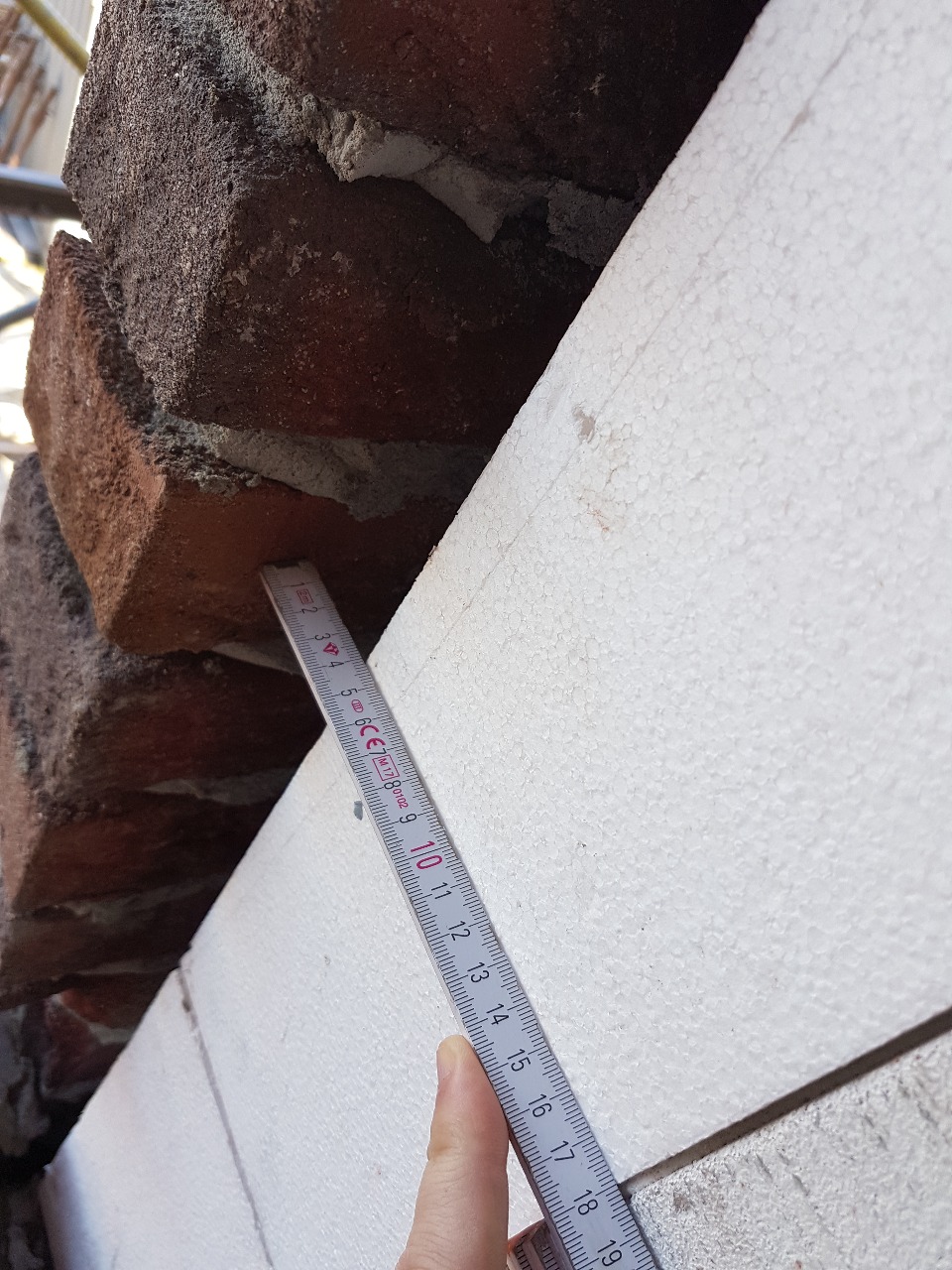laibungsdaemmstreifen-an-fenstern-tauschen-notwendig-250812-2.jpg
