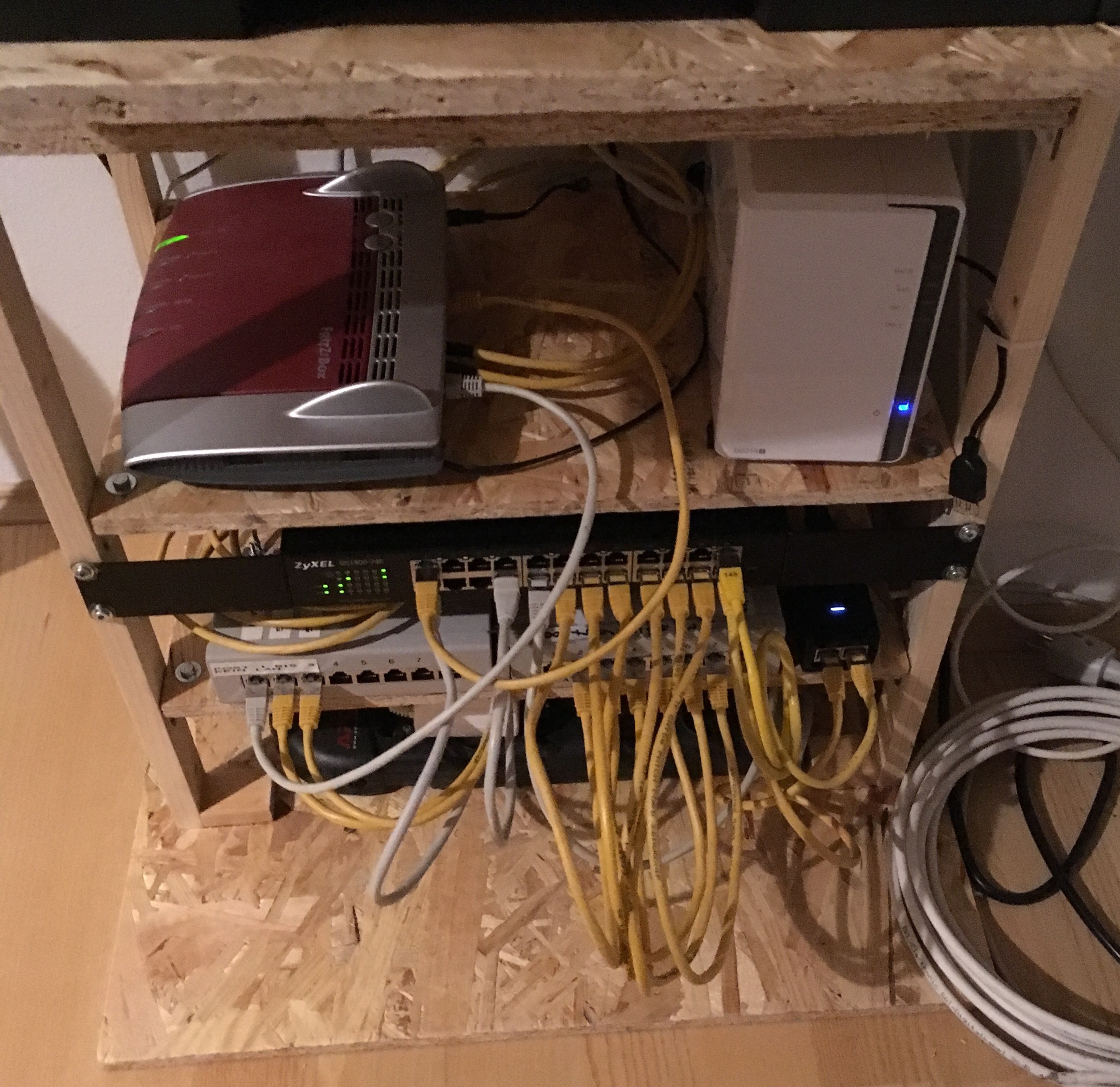 lan-und-sat-im-efh-mit-zentralem-serverschrank-realisieren-310612-1.jpg