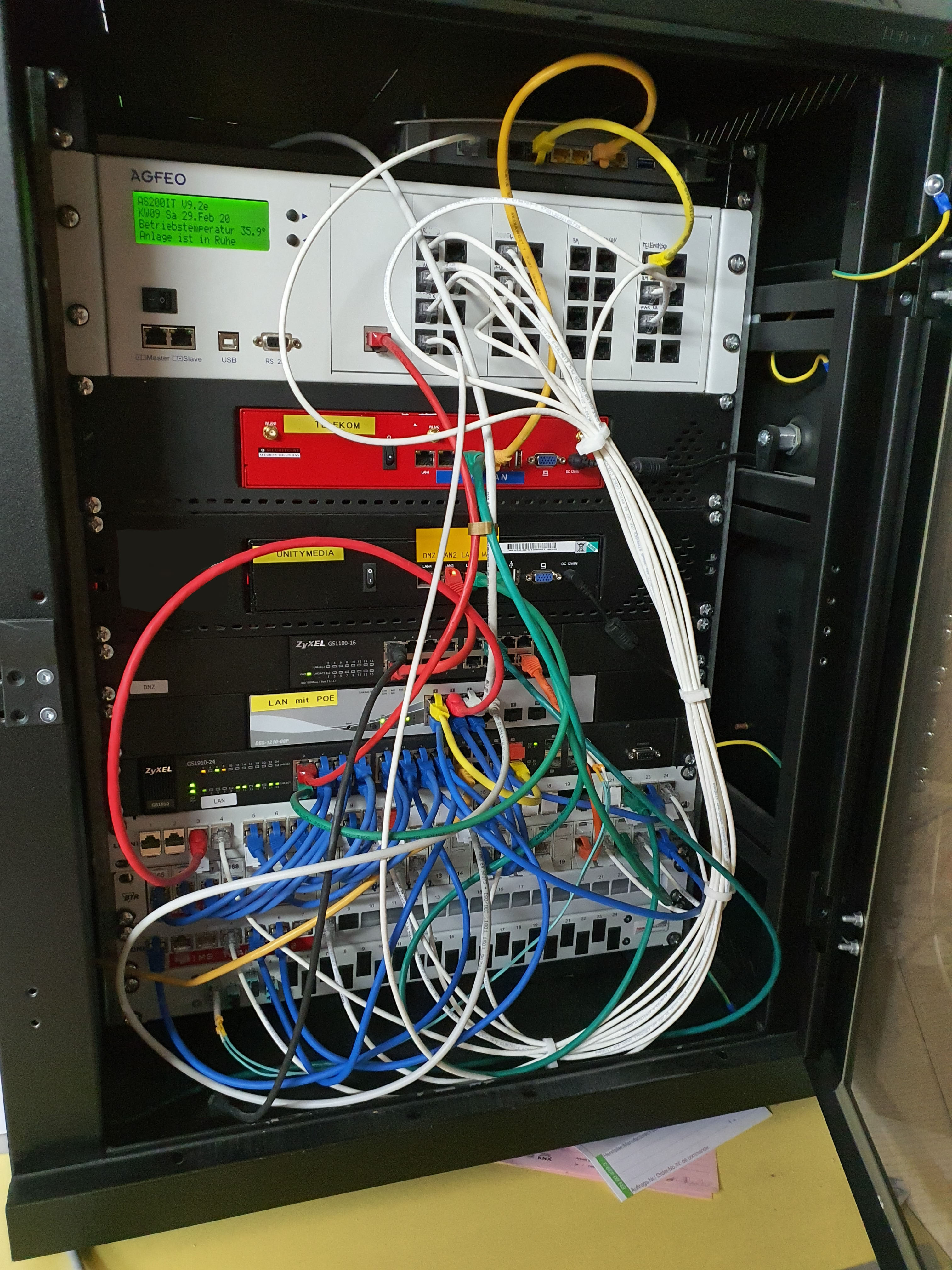 lan-und-sat-im-efh-mit-zentralem-serverschrank-realisieren-381358-1.jpg