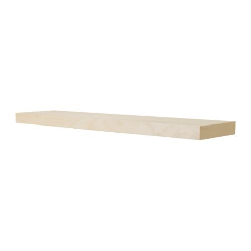 Langer heller Holzbalken aus Bauholz in rechteckiger Form