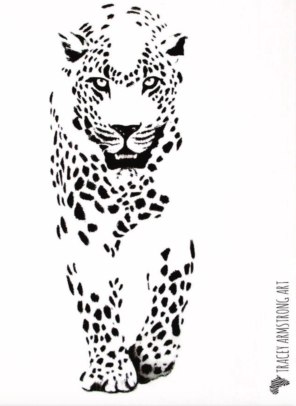Leopard in Schwarz-Weiß, frontal gesehen, stilisierte Zeichnung.