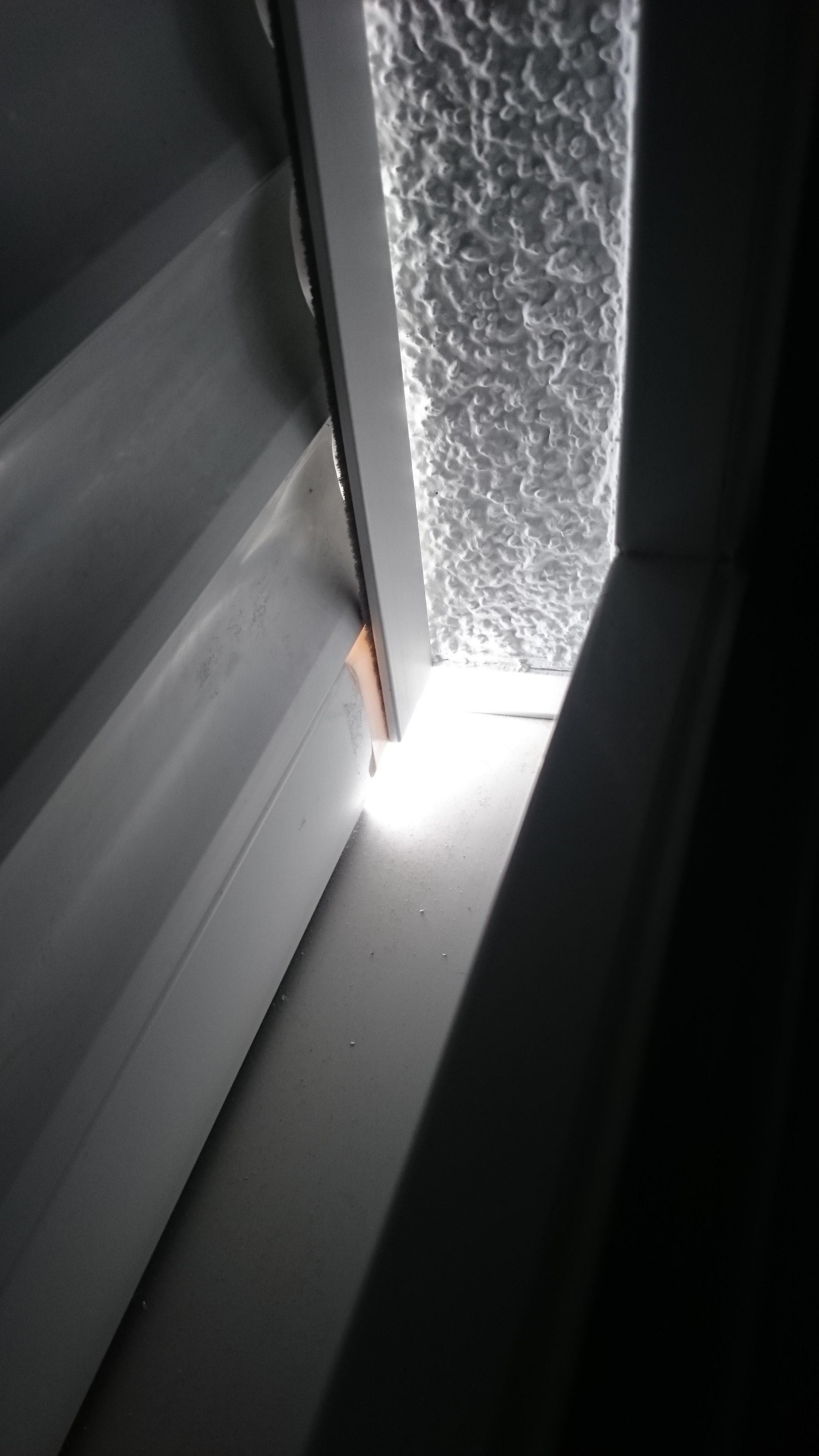 lichteinfall-elektrische-rolllaeden-schliessen-nicht-richtig-140091-1.JPG