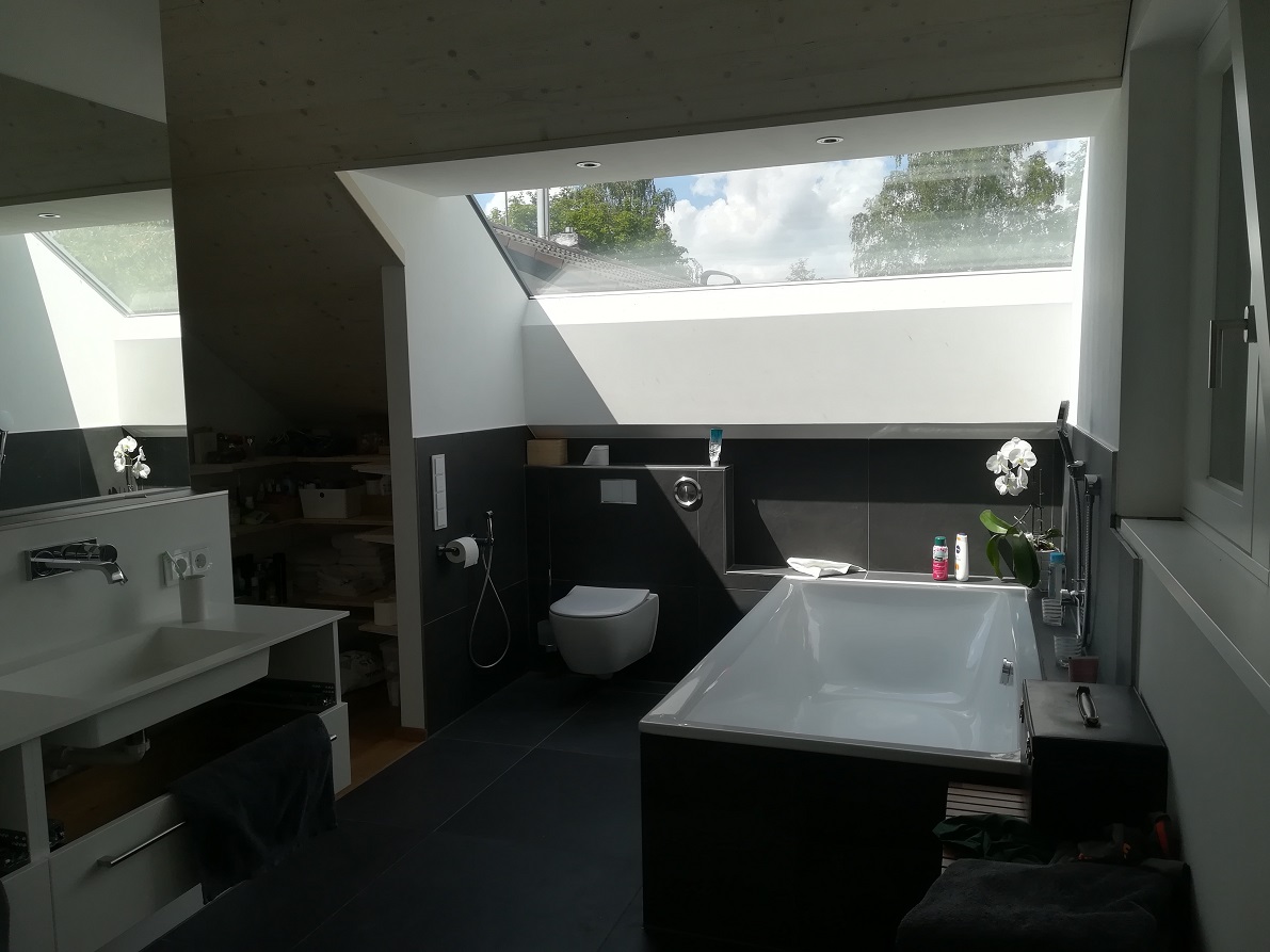 lichtplanung-bad-mit-deckenspots-341549-2.jpg