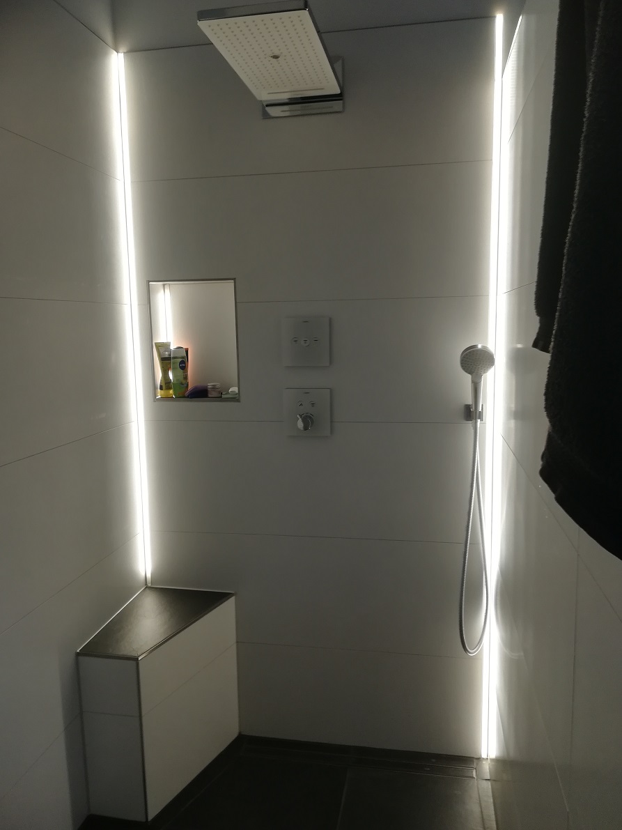 lichtplanung-bad-mit-deckenspots-341549-3.jpg