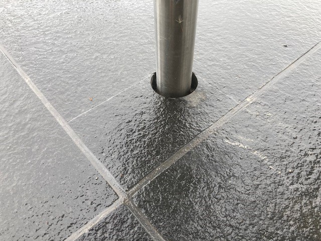 loch-160-mm-fuer-stahlstuetze-in-terrassenplatte-und-min-randbreite-583105-1.jpg