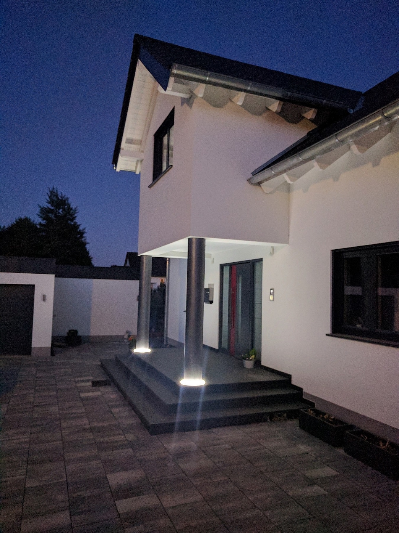 loesungsvorschlag-rundum-beleuchtete-betonsaeule-209708-1.jpg
