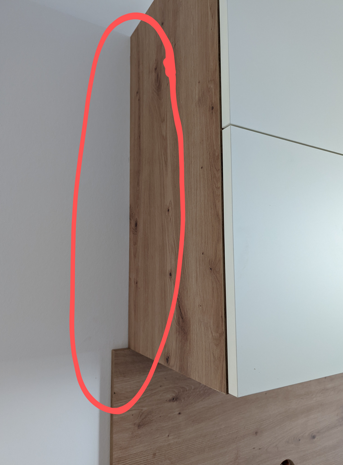luecke-bei-haengeschrank-wegen-wange-unten-584315-1.png