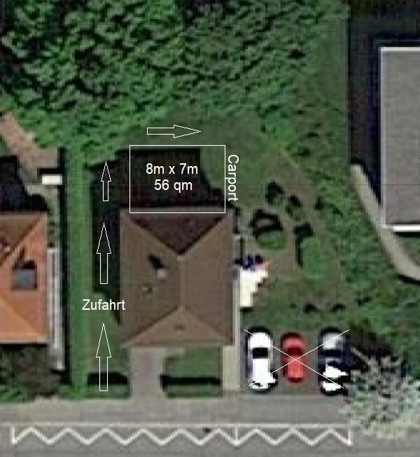 Vogelperspektive: Haus mit Carport rechts, Zufahrt links; drei Autos, markierte Fläche 8x7 m.