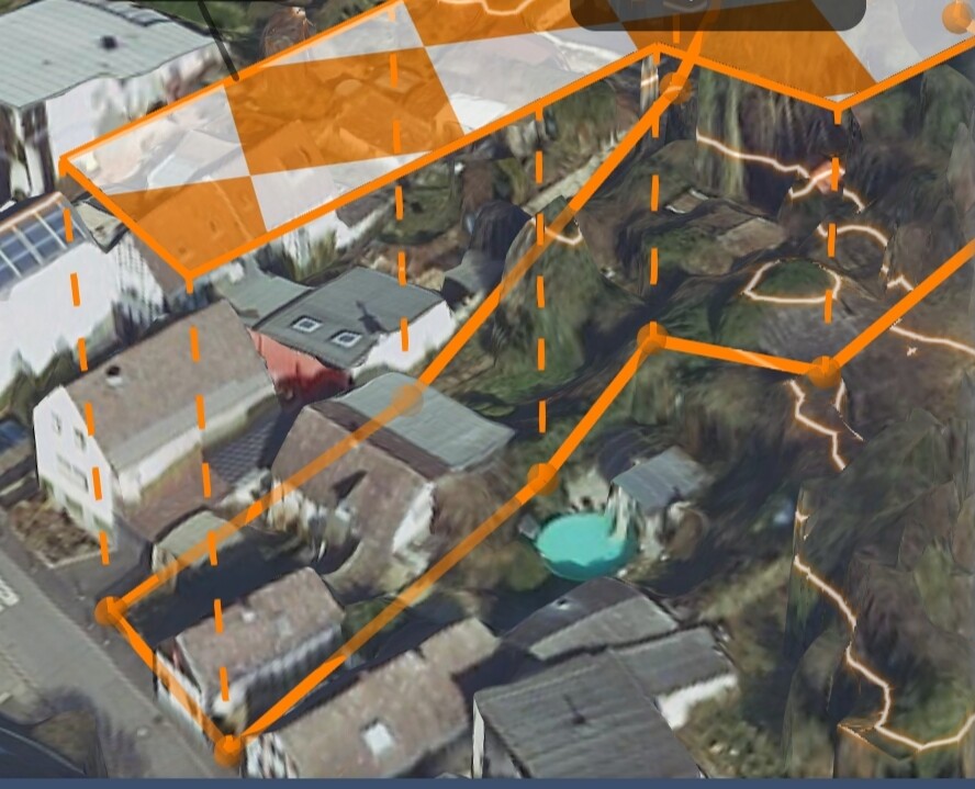 Luftbild eines Wohnviertels mit orangen 3D-Kadasterlinien über Grundstücken und einem Gartenpool