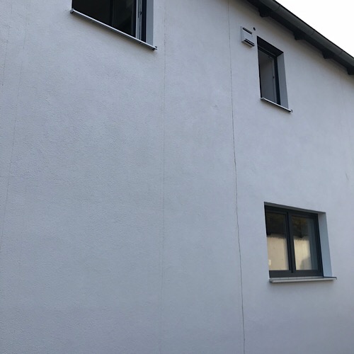 mangel-an-fassade-rotbraune-streifen-fluessigkeit-rost-237317-2.jpeg