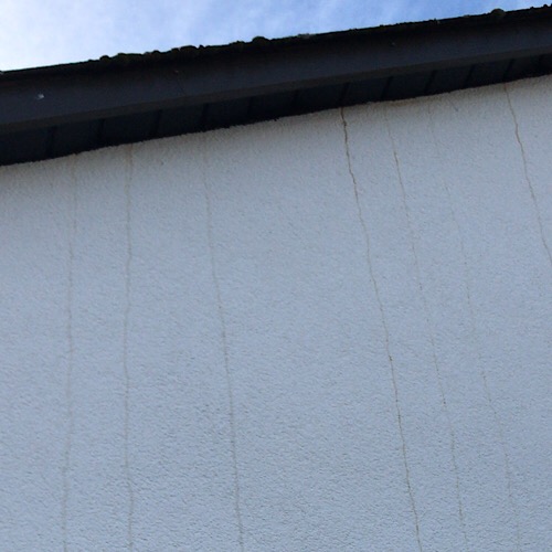 mangel-an-fassade-rotbraune-streifen-fluessigkeit-rost-237325-2.jpeg