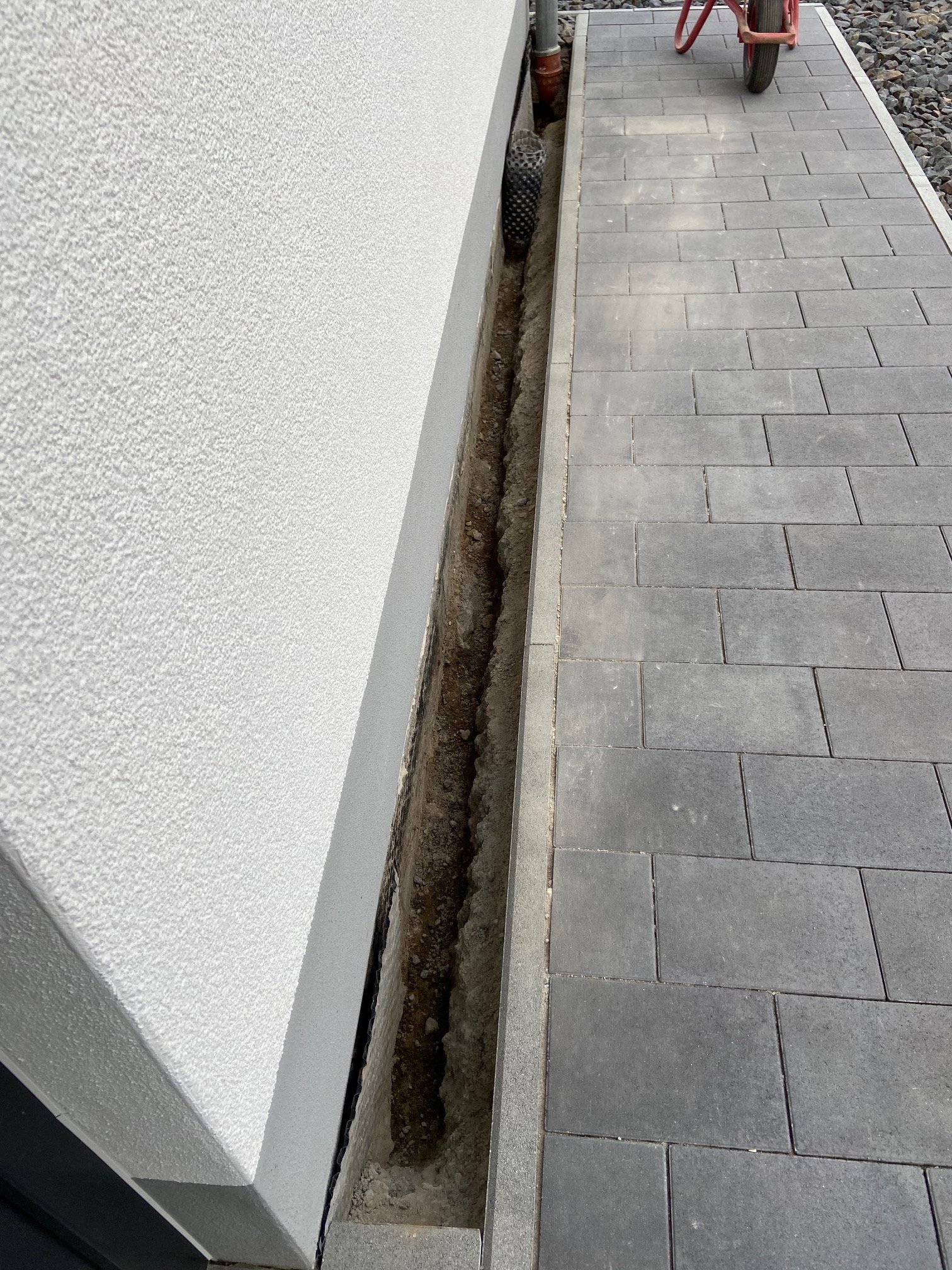 mauer-zieht-feuchtigkeit-streifenfundament-garage-ohne-keller-389168-3.jpg