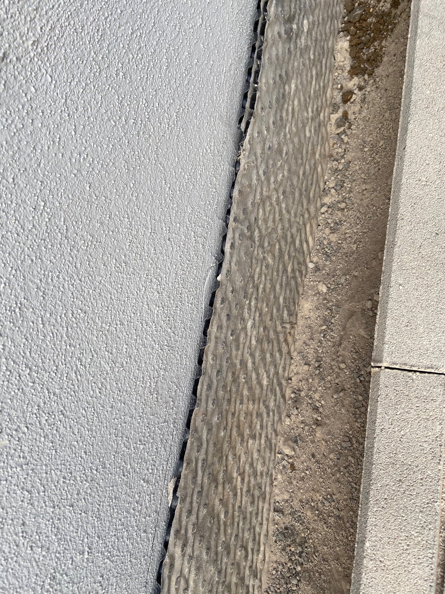 mauer-zieht-feuchtigkeit-streifenfundament-garage-ohne-keller-389168-4.jpg
