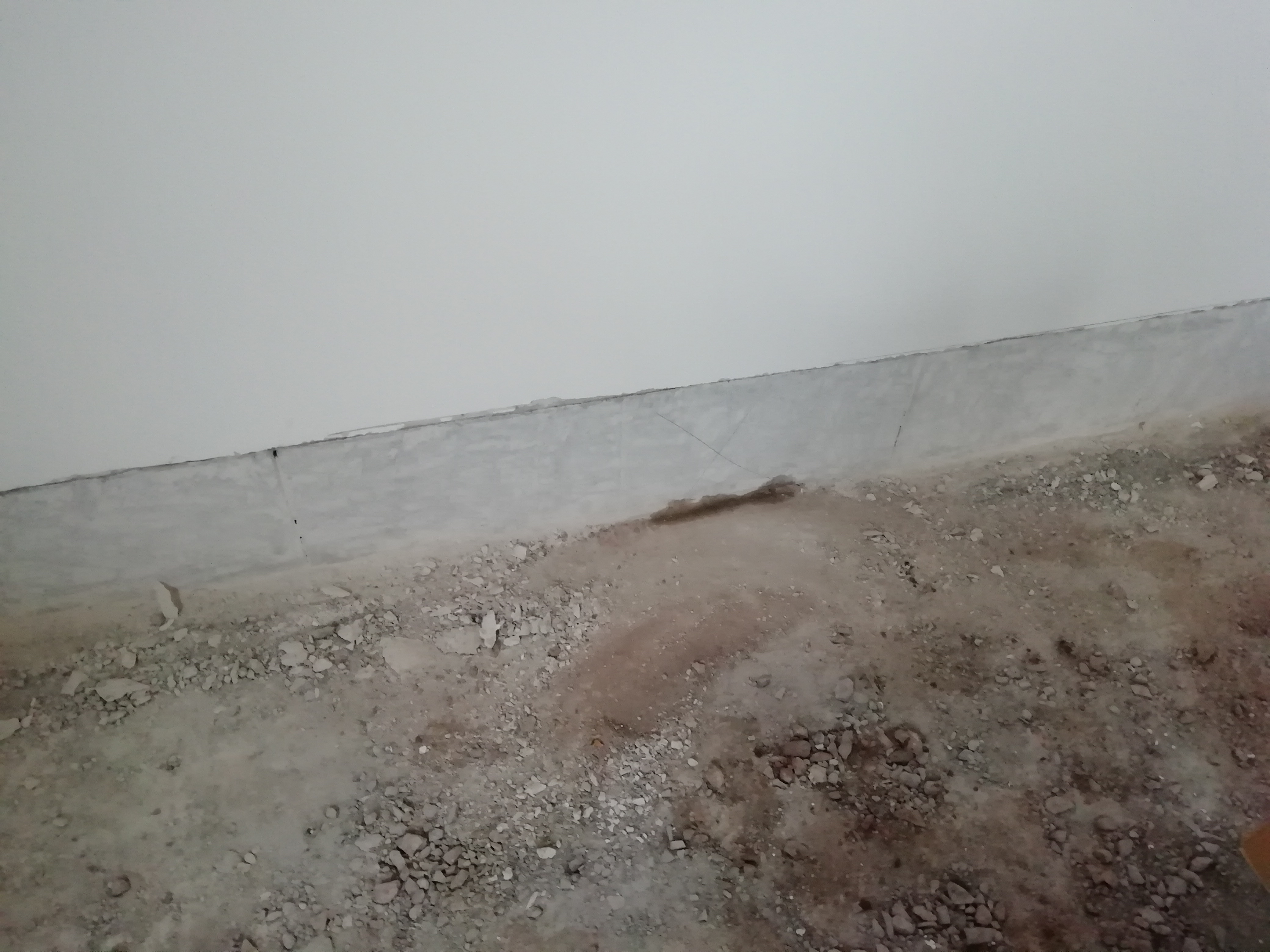 mauer-zieht-feuchtigkeit-streifenfundament-garage-ohne-keller-389512-4.jpg
