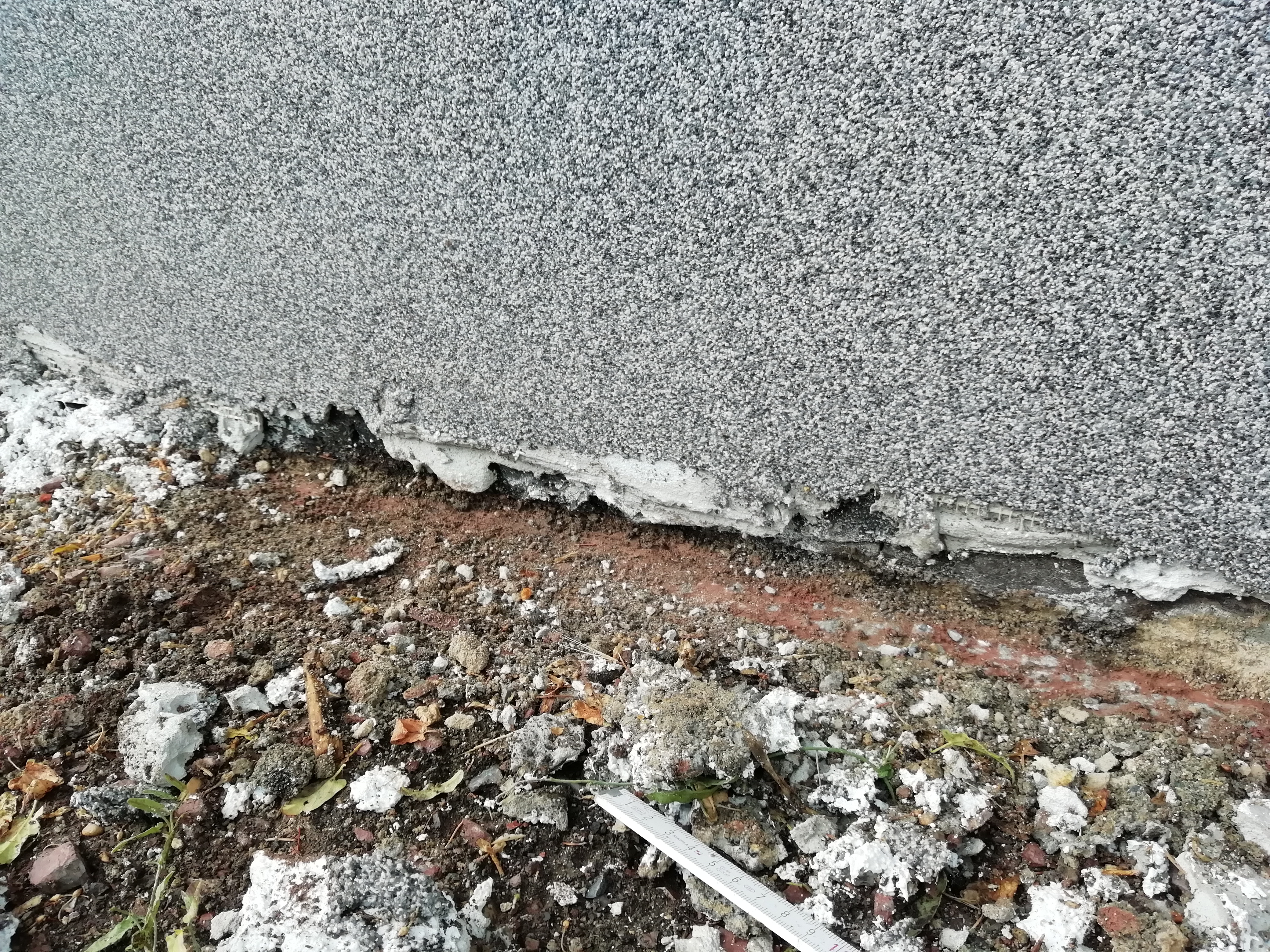 mauer-zieht-feuchtigkeit-streifenfundament-garage-ohne-keller-389566-1.jpg
