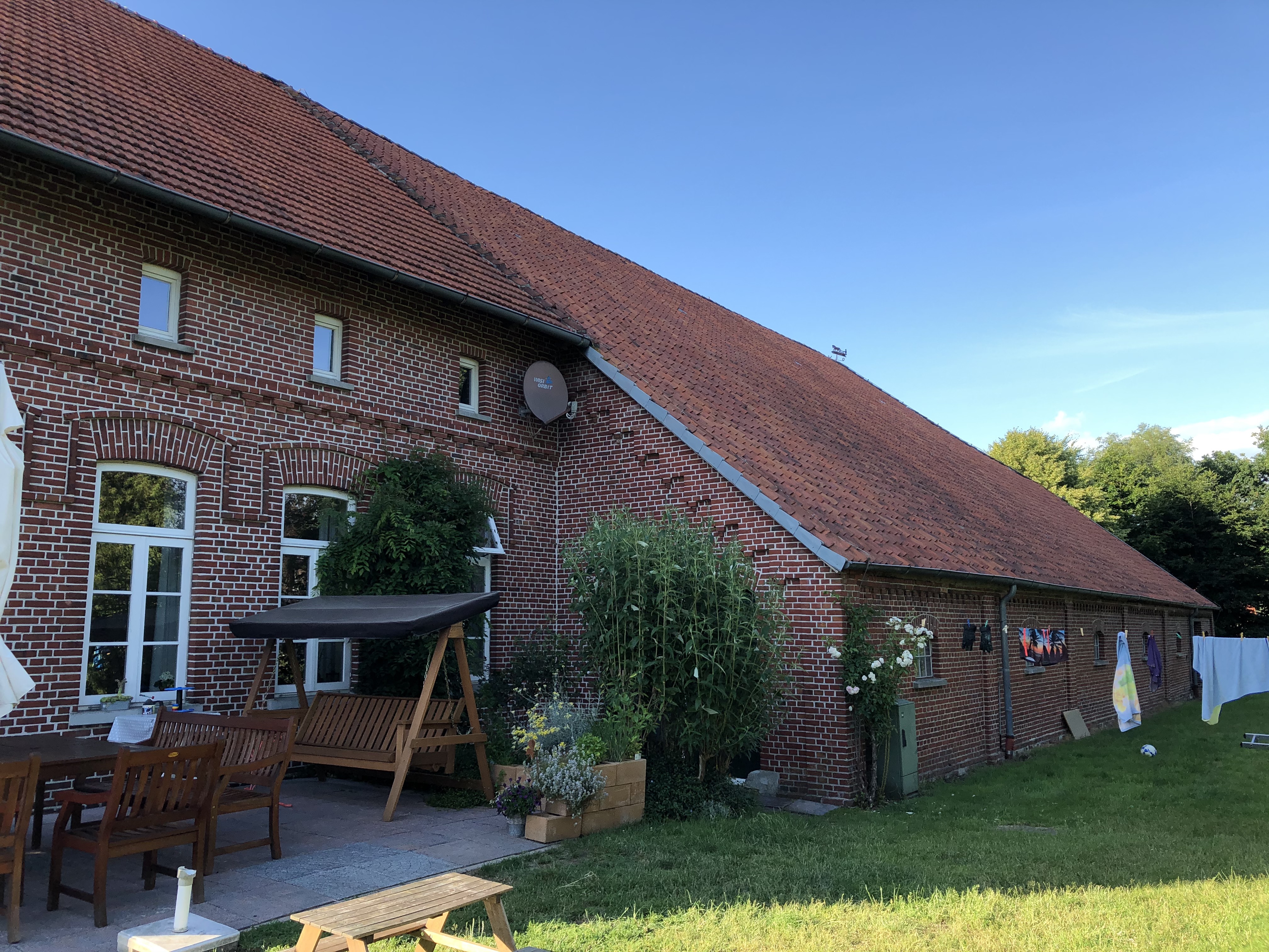 mehrgenerationenhaus-baut-alte-scheune-um-200m2-auf-35-ha-grund-470529-3.JPG