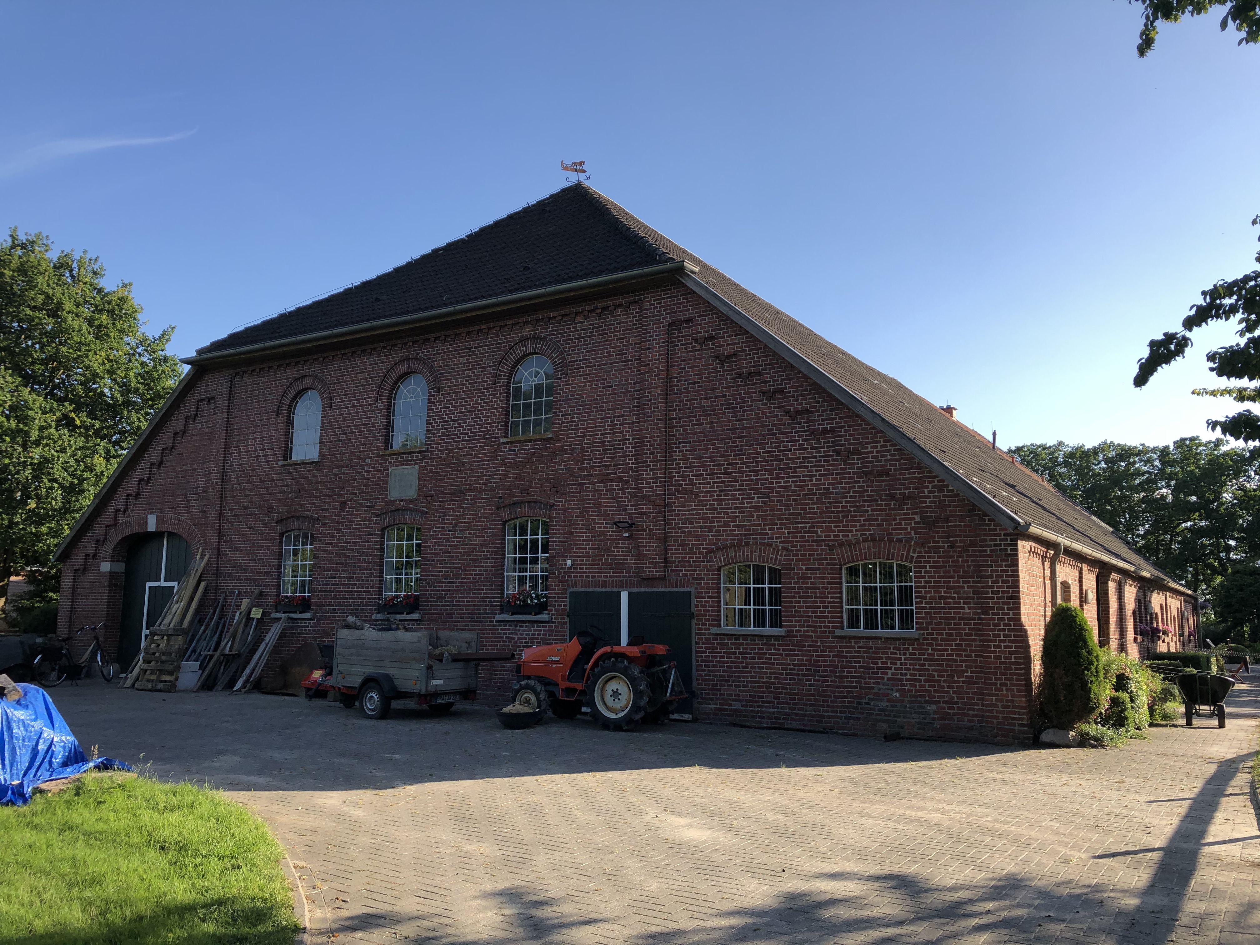 mehrgenerationenhaus-baut-alte-scheune-um-200m2-auf-35-ha-grund-471782-1.JPG