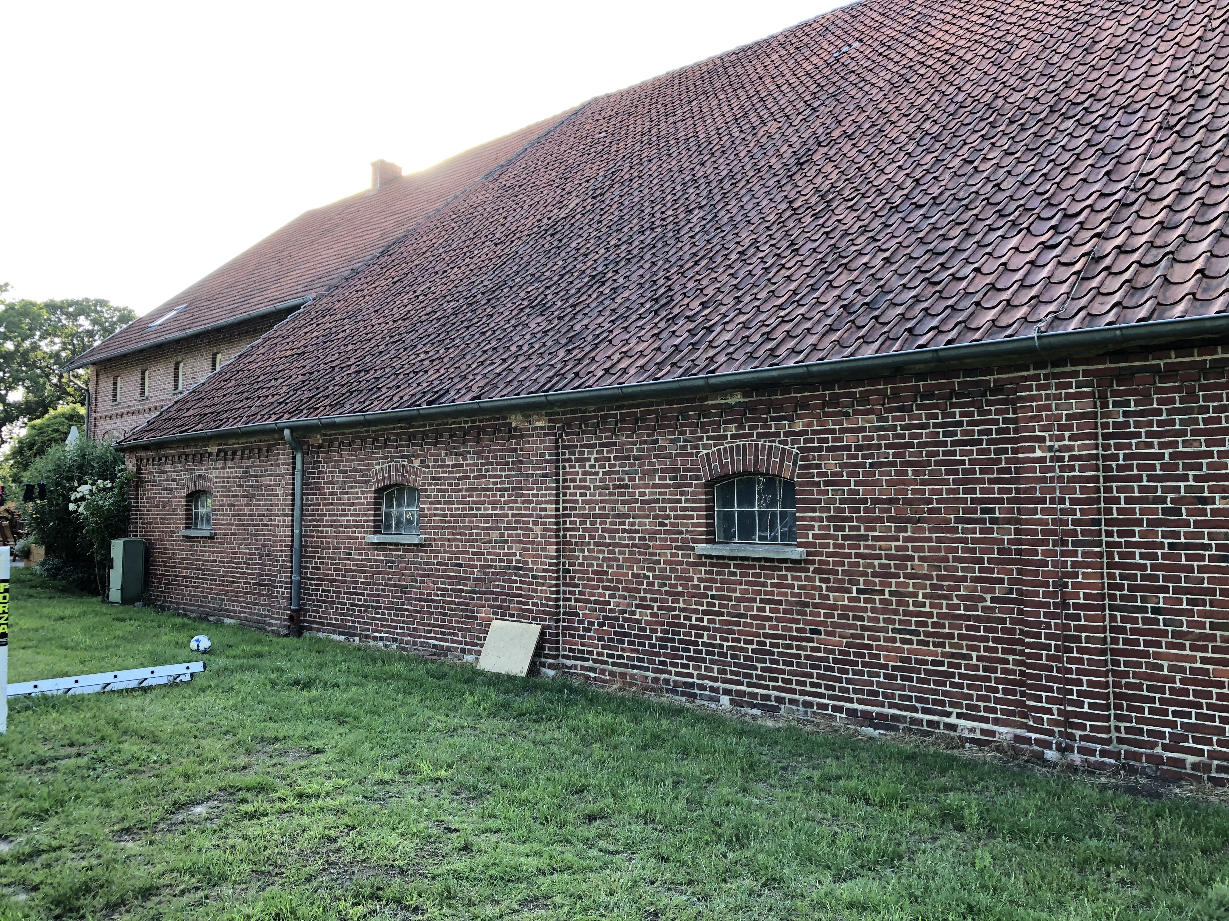 mehrgenerationenhaus-baut-alte-scheune-um-200m2-auf-35-ha-grund-471782-2.JPG