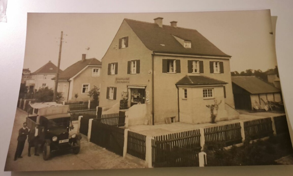 mehrgenerationenhaus-mit-tiefgarage-fuer-3-familien-436374-1.jpg