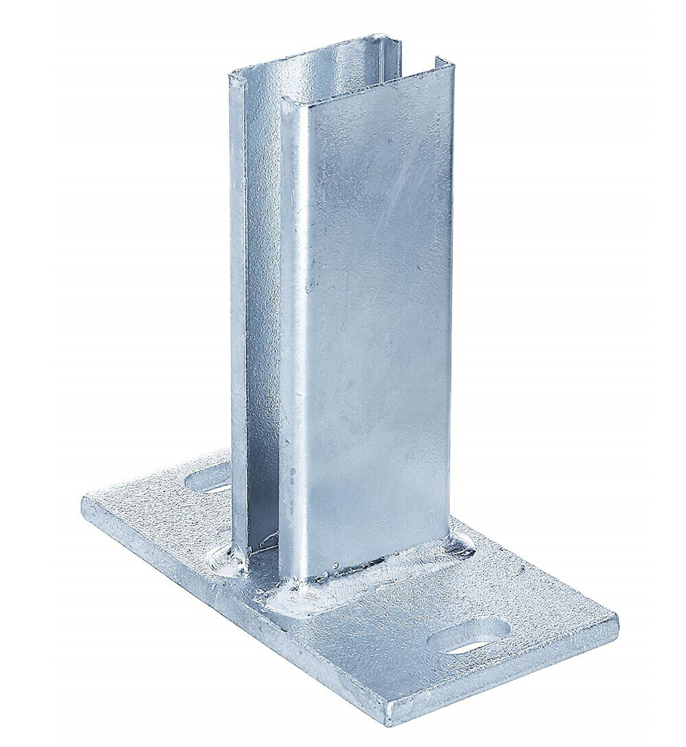 Galvanisiertes Metallprofil in U-Form auf einer Basisplatte mit Schraublöchern.