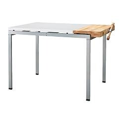 Arbeits- oder Schreibtisch mit Metallgestell und Holzauflage
