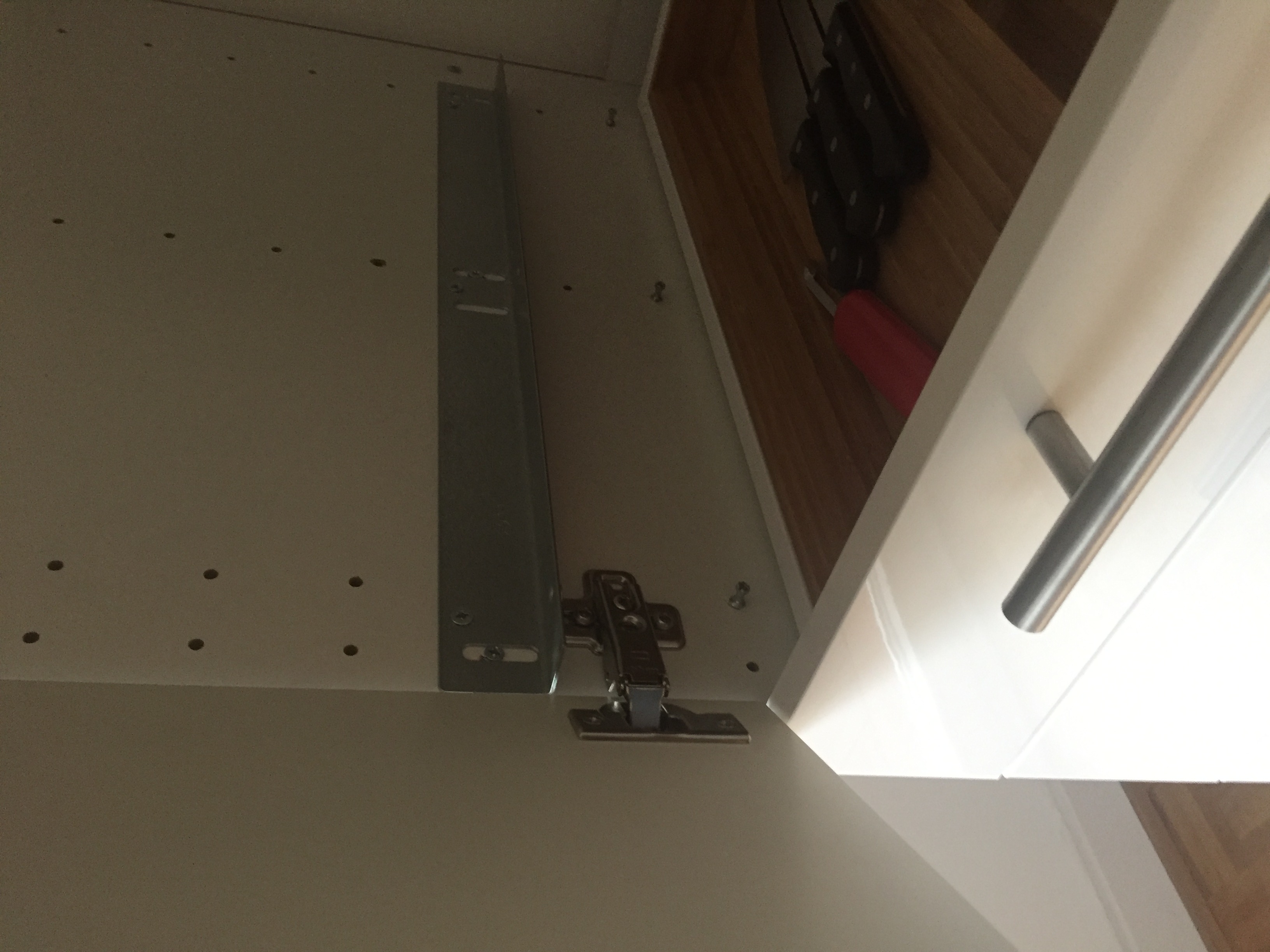 metod-spalt-unter-einbaukuehlschrank-180411-1.jpg