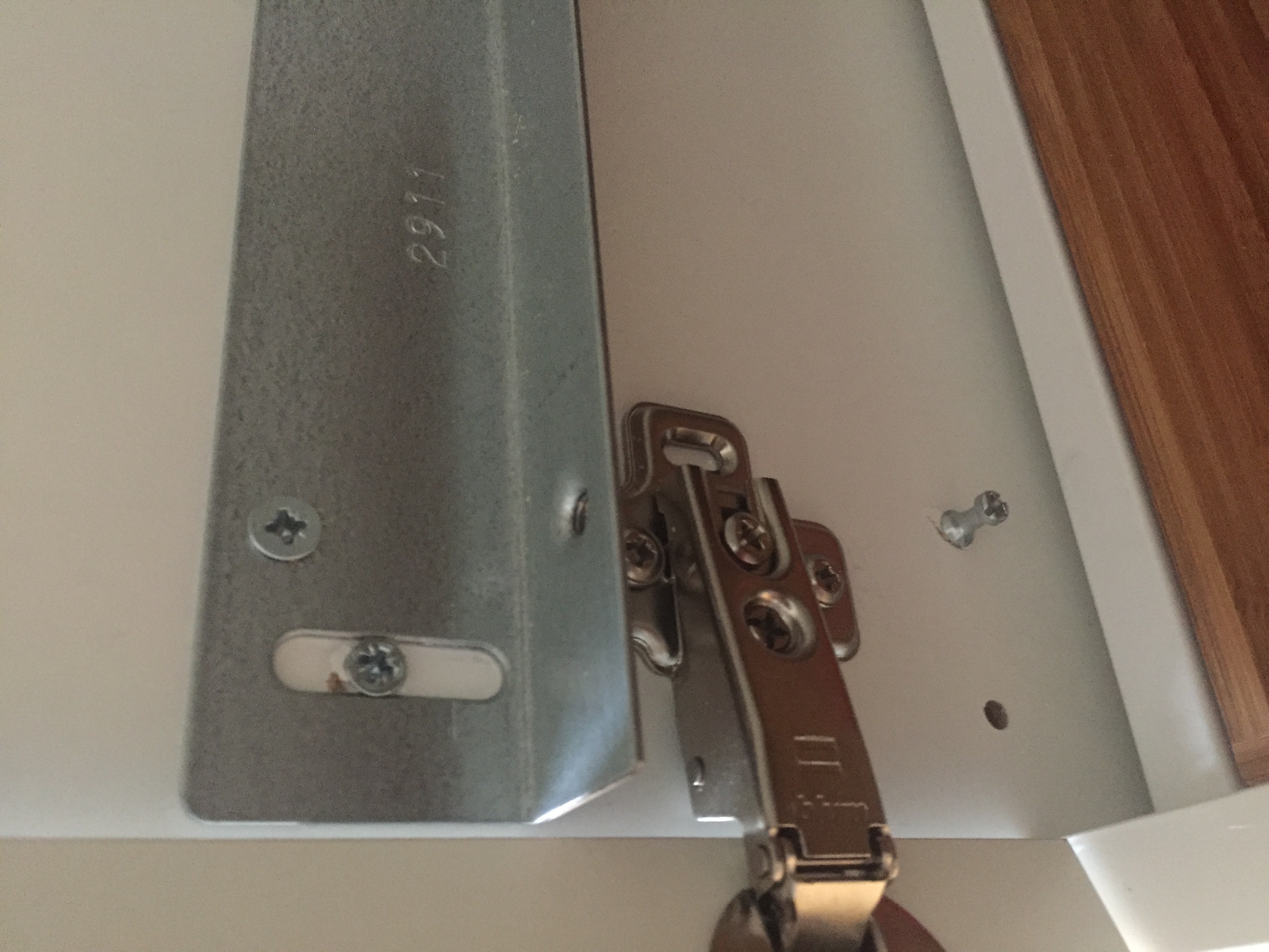 metod-spalt-unter-einbaukuehlschrank-180411-2.jpg