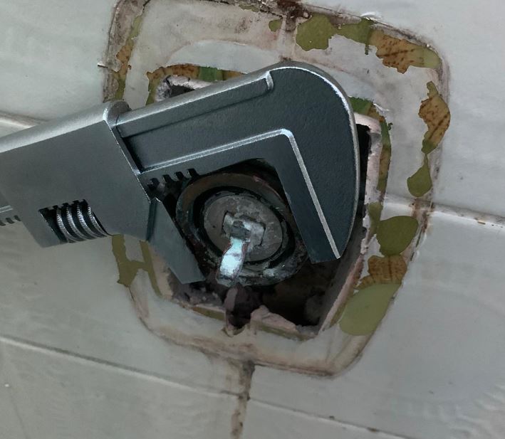 mischbatterie-unterputz-laesst-sich-nicht-oeffnen-391453-2.JPG